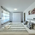 Meri With Private Pool And Sea View *