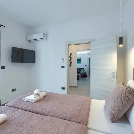 Villa Meri With Private Pool And Sea View Pula