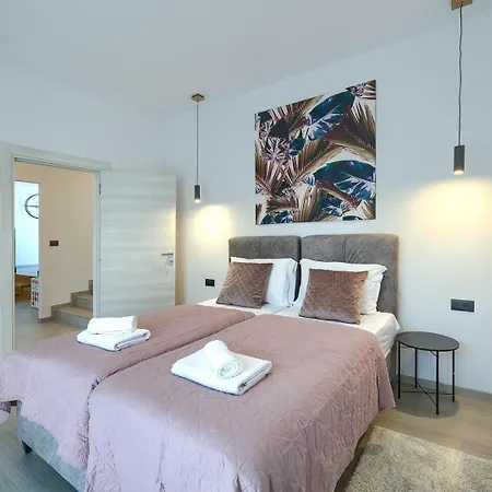 Villa Meri With Private Pool And Sea View Pula