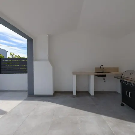 Meri With Private Pool And Sea View