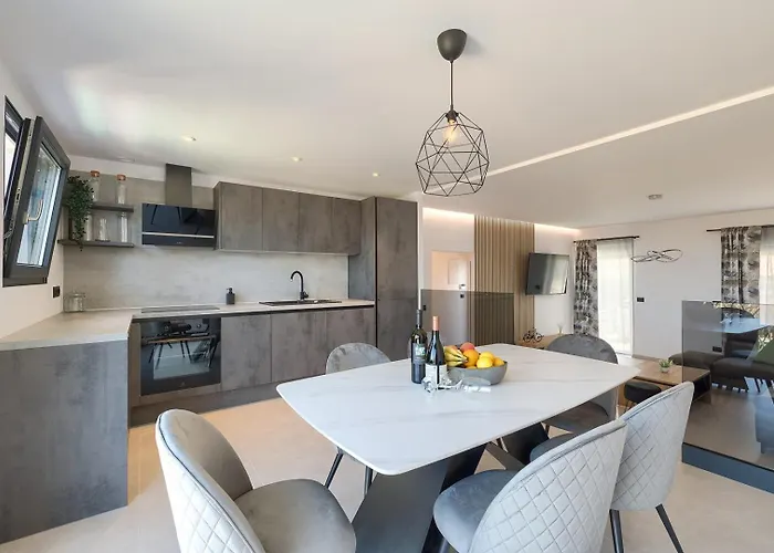 Meri With Private Pool And Sea View