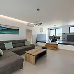 Villa Meri With Private Pool And Sea View Pula