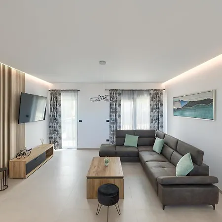 Meri With Private Pool And Sea View וילה