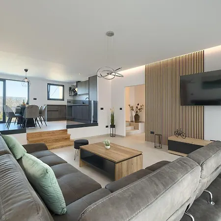 Meri With Private Pool And Sea View Pula