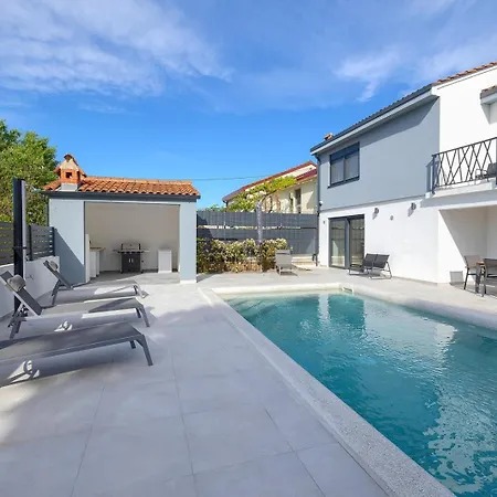 Villa Meri With Private Pool And Sea View Pula