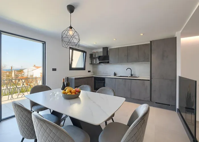 Meri With Private Pool And Sea View *