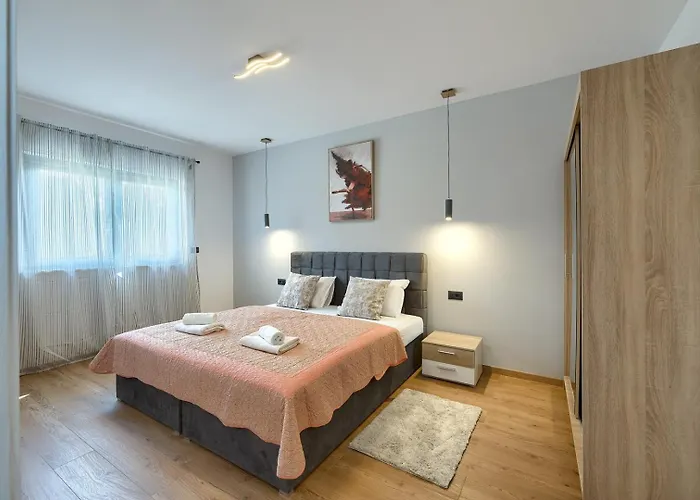 Meri With Private Pool And Sea View Villa Pula