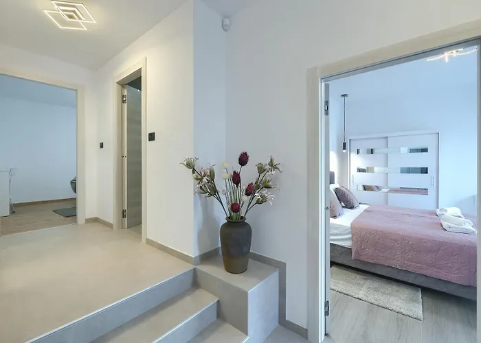 Meri With Private Pool And Sea View *