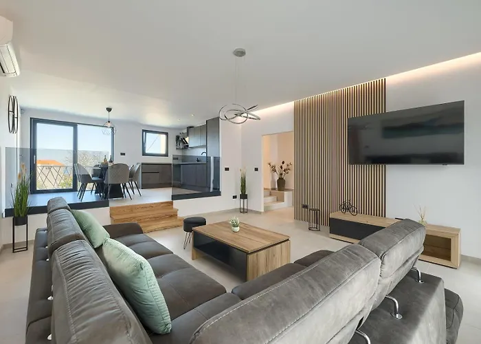 Meri With Private Pool And Sea View Пула