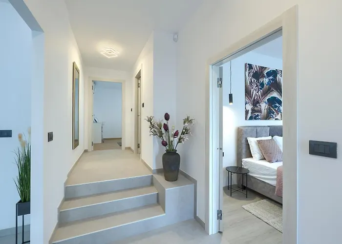 Villa Meri With Private Pool And Sea View Pula