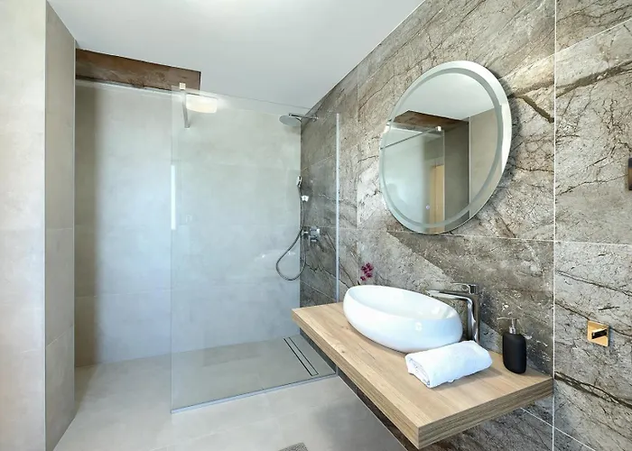 Meri With Private Pool And Sea View Villa Pula