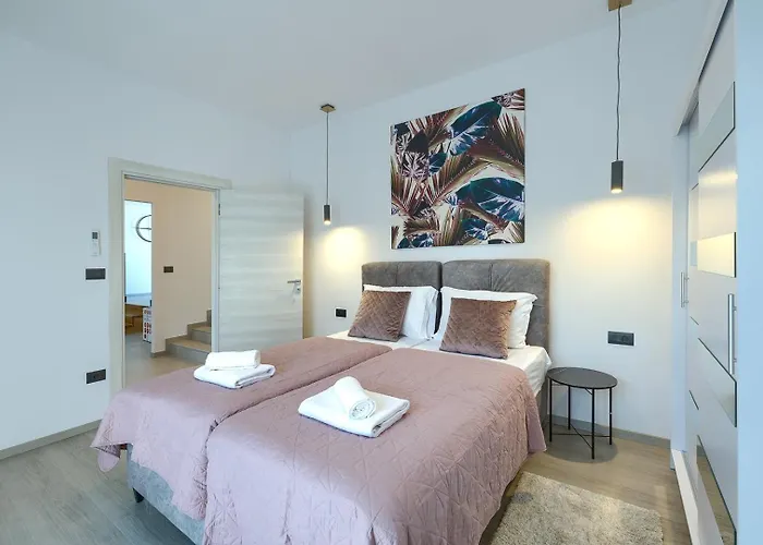 Villa Meri With Private Pool And Sea View Pula