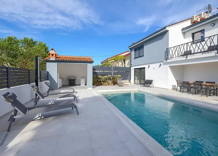 Villa Meri With Private Pool And Sea View Pula